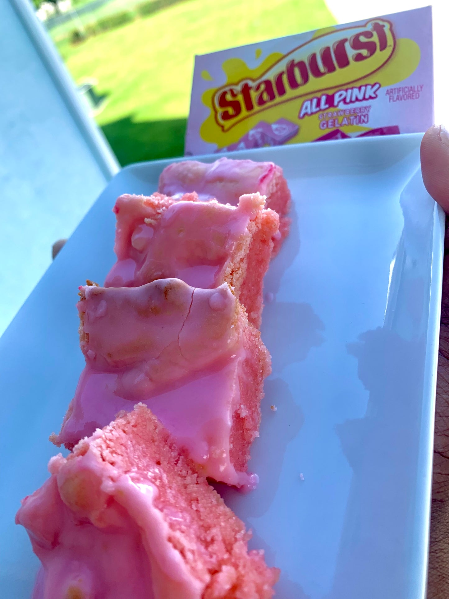 ALL PINK STRAWBERRY BROWNIE BITES